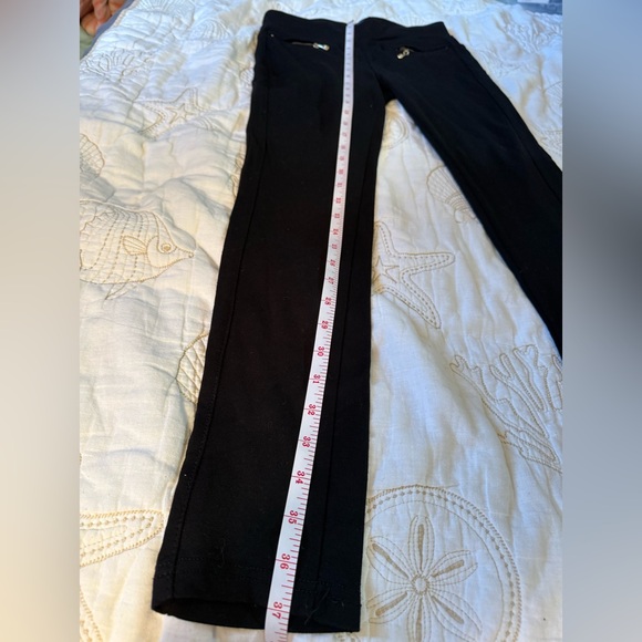 Sleek Black High-Waist Leggings - Picture 7 of 10